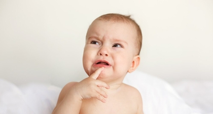 Jangan Panik! Ini 8 Tips Jitu Atasi Muntah pada Bayi