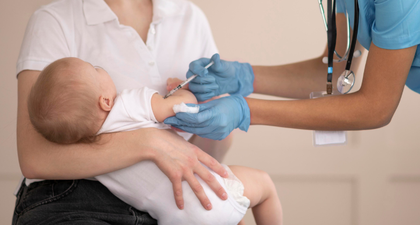 Vaksin Bayi Usia 2 Bulan, Apa Saja yang Perlu Moms Ketahui?