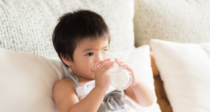 Kapan Anak Bisa Konsumsi Susu UHT? Ini Penjelasannya, Moms