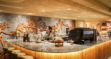 Gerai Starbucks Pertama di Indonesia Kini Hadir dengan Wajah Baru