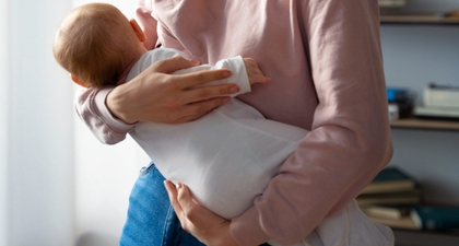 Mimpi Menyusui Anak Laki-Laki Sebelah Kanan, Ini Artinya, Moms