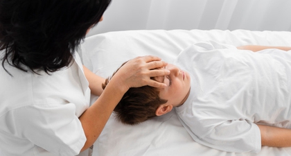 6 Teknik Pijatan untuk Membantu Meredakan Sesak Napas pada Anak