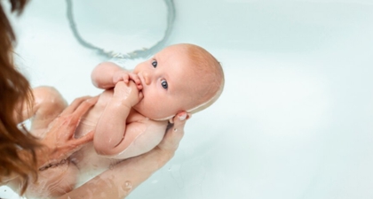 Cara Memandikan Bayi 2 Bulan dengan Aman