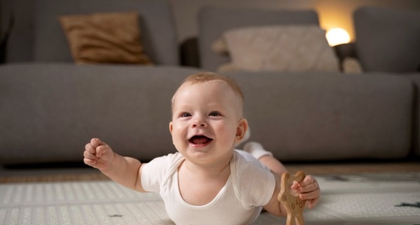 Yuk, Kenali 5 Tanda Bayi akan Merangkak, Moms!