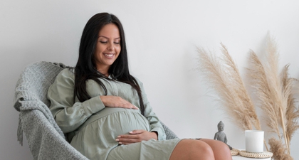 Begini Cara Duduk Ibu Hamil yang Benar, Baik untuk Moms dan Janin
