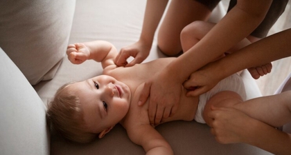 Manfaat Pijat Bayi untuk Pertumbuhan Fisik Si Kecil