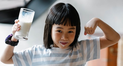 Anak Suka Minum Susu UHT? Perhatikan Kandungan Gulanya, Moms!