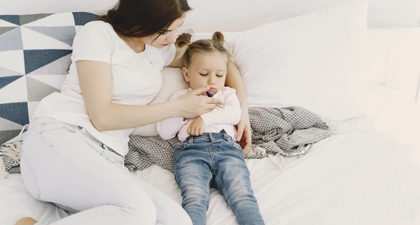 5 Cara Mengatasi Anak Muntah di Malam Hari