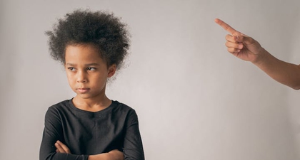 Ini Perbedaan Memberikan Hukuman dan Konsekuensi dalam Mengasuh Anak