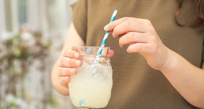 Apakah Ibu Menyusui Boleh Minum Es? Ini Jawabannya