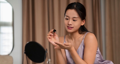 Urutan Pemakaian Skincare Sebelum Makeup yang Bikin Riasan Tahan Lama