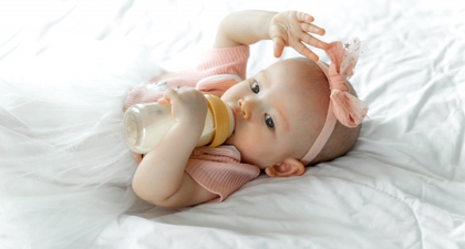 Ini Jadwal Minum Susu Bayi 1 Tahun di Malam Hari