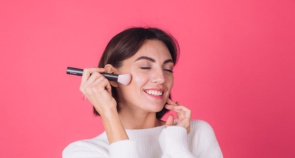 8 Rekomendasi Foundation yang Aman untuk Ibu Hamil