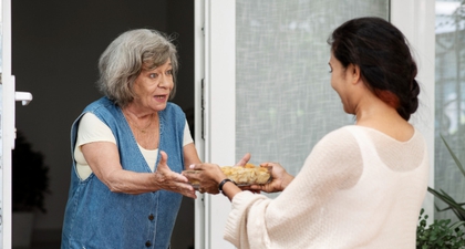 Ini Pilihan Makanan yang Cocok Dibawa untuk Mertua