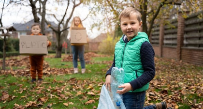 3 Cara Mengajarkan Anak untuk Peduli Sampah Sejak Dini