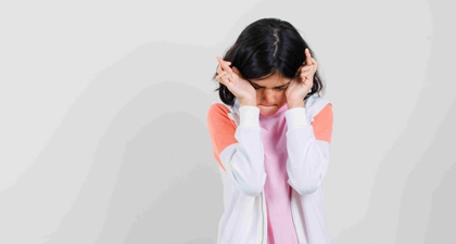 7 Cara Ampuh Mengatasi Anak yang Sering Cemas