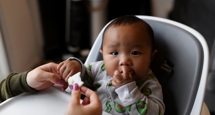 Cara Efektif Mengatasi Sembelit pada Bayi MPASI