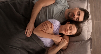 Posisi Tidur Setelah Berhubungan, Benarkah Bisa Mencegah Kehamilan?
