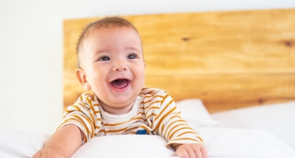 Perkembangan Bayi 6 Bulan dan Tips untuk Menstimulasinya