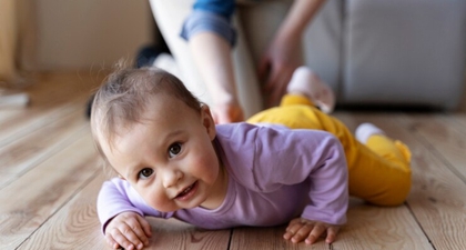 5 Manfaat Latihan Tummy Time untuk Perkembangan Bayi