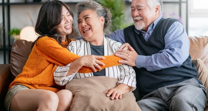 Mimpi Bertemu Orang Tua yang Sudah Meninggal dan Berbicara, Ini Artinya!