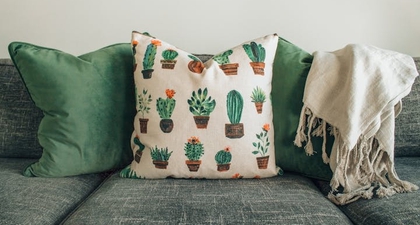 6 Solusi Praktis Menghapus Noda Membandel pada Sofa