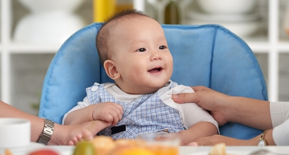 Tekstur MPASI Bayi 7 Bulan yang Tepat dan Cara Mengenalkannya