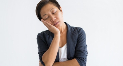 Bukan Hanya Berhenti Menstruasi, Ini Tanda-Tanda Awal Menopause yang Perlu Moms Tahu