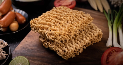 Apakah Ibu Menyusui Boleh Makan Mi Instan? Ini Jawabannya, Moms