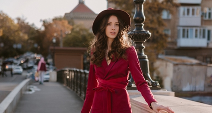 Panduan Lengkap Mix and Match Warna Maroon agar Stylish