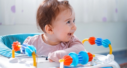 Stop Menggunakan Baby Walker! Ini Alasannya