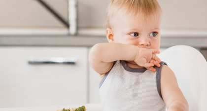 8 Tanda Bayi Tidak Suka MPASI dan Tips Mengatasinya