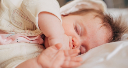 Anak Berkeringat saat Tidur? Ini Penyebab dan Cara Mengatasinya