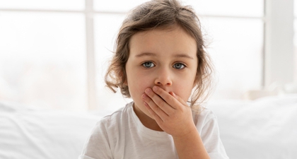 Jangan Sampai Telat, Ini Pertolongan Pertama Anak Muntah Terus di Rumah!