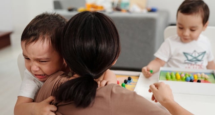 7 Cara Mengatasi Anak Tantrum di Depan Umum