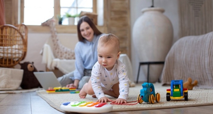 6 Mainan Edukatif Bayi 6-12 Bulan untuk Bantu Optimalkan Tumbuh Kembangnya