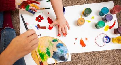 Ini Cara Praktis Mengajarkan Anak Mengenal Warna dan Bentuk