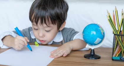 Moms, Ini Tips Belajar Menulis Kata untuk Anak TK