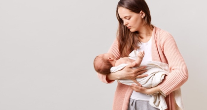 6 Cara Menggendong Bayi yang Salah, Hindari Melakukannya, Moms