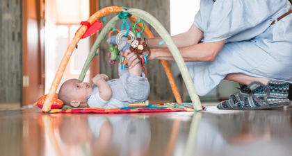 15 Mainan Bayi 4 Bulan Terbaik untuk Tumbuh Kembang Optimal
