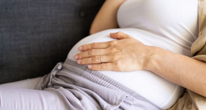 5 Penyebab Janin Jarang Bergerak yang Perlu Moms Ketahui