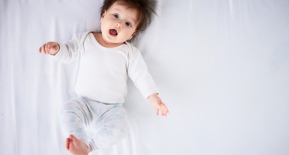 Mata Bayi Sering Melihat ke Atas? Ketahui Penyebab dan Cara Mengatasinya