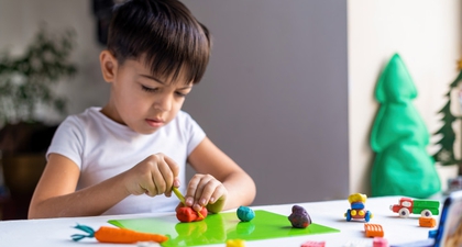 Lebih Aman dan Tahan Lama, Ini Cara Membuat Playdough Sendiri di Rumah