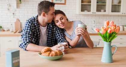 Bikin Suami Makin Sayang, Ini 10 Cara Menyenangkan Hati Suami Setiap Hari