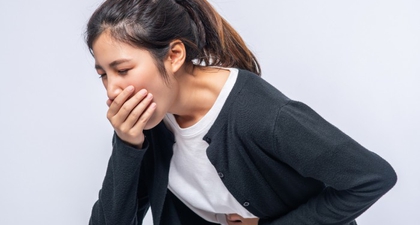 5 Perbedaan Mual Hamil dengan Mual Maag yang Perlu Moms Tahu