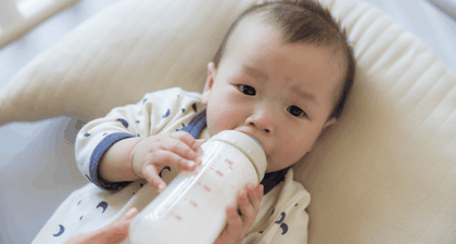 Bayi Sering Tersedak Saat Menyusu? Ini Penyebab, Cara Mengatasi, dan Tanda Bahayanya