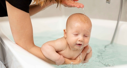 Mimpi Memandikan Bayi, Benarkah Pertanda Baik?