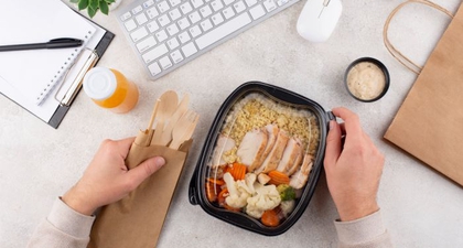 5 Menu Bekal Makan Siang Sederhana untuk Suami, Coba Buat Yuk, Moms!