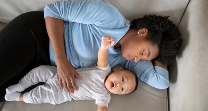 Kenapa Bayi Sering Melihat ke Atas? Ini Penjelasannya, Moms
