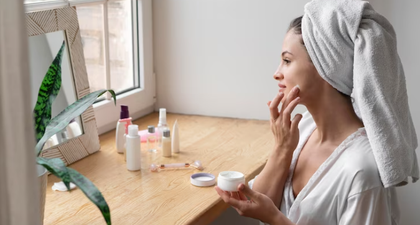 7 Langkah Mudah Pemakaian Skincare Malam yang Tepat